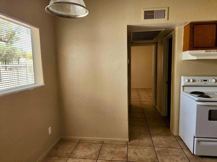 Property Photo: 2846 E Kathleen Road 102 AZ 85032