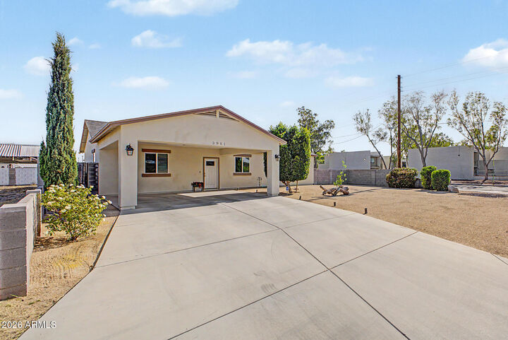 Property Photo:  2901 E Paradise Lane  AZ 85032 