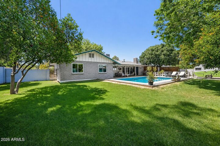 Property Photo:  2207 S Sierra Vista Drive  AZ 85282 