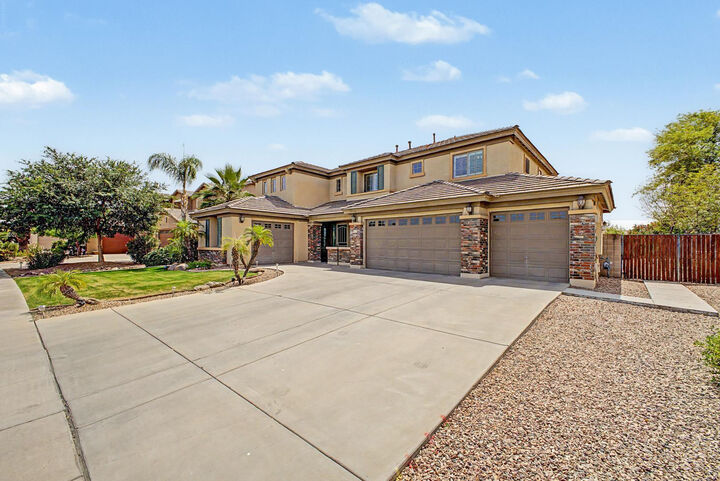 Property Photo: 8425 W Northview Avenue AZ 85305