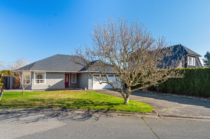 1071 King George Boulevard — photo 1