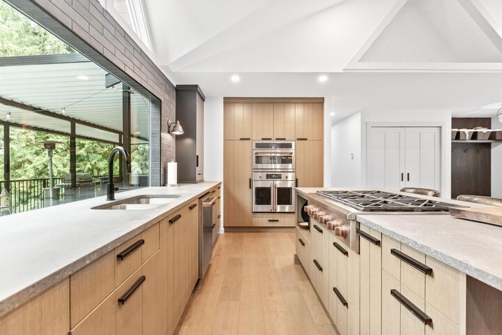 Property Photo: 31648 Grove Avenue BC V4S 1E6