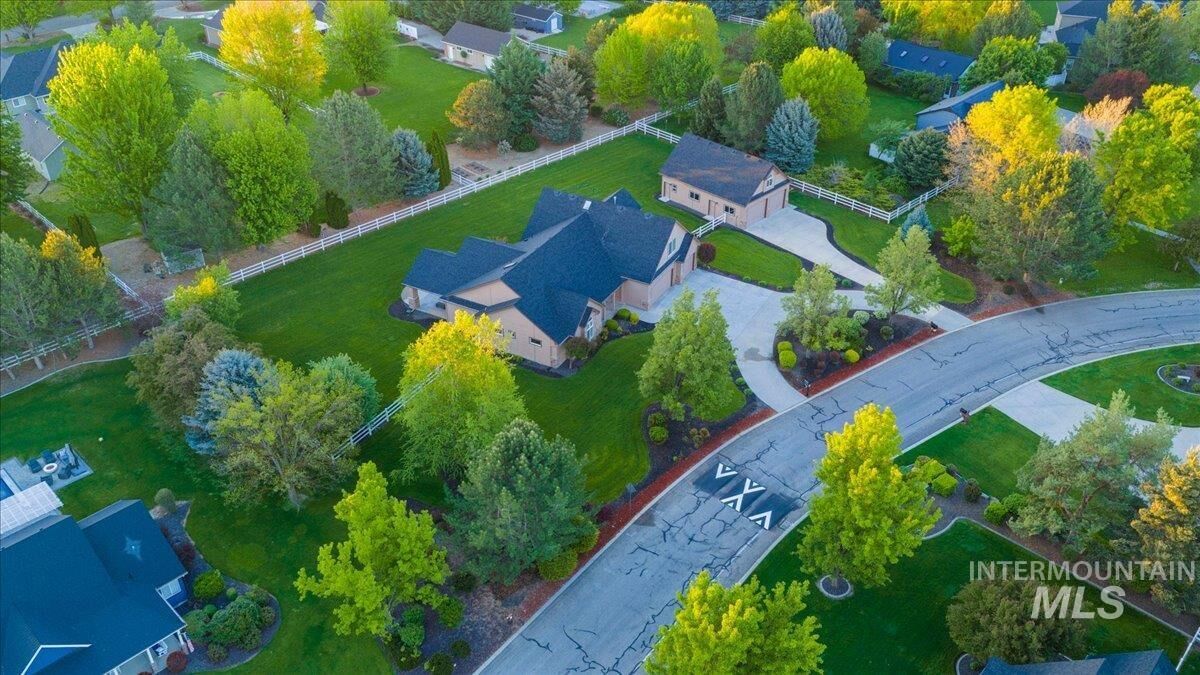 Property Photo: 570 N Cove Colony Way ID 83616