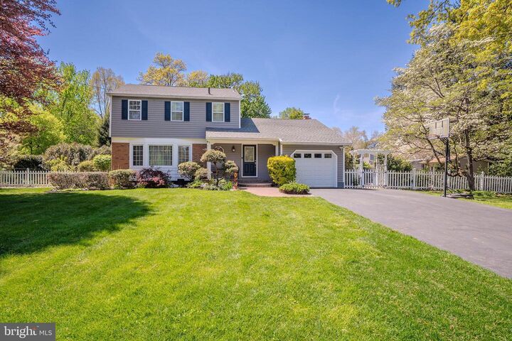 Property Photo:  6 Millstone Drive  NJ 08512 