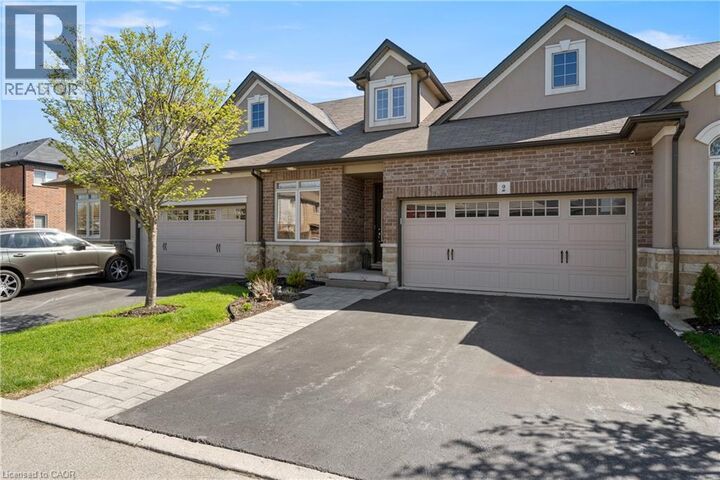 Photo de la propriété:  53 Redfern Avenue 2  ON L9C 0E2 