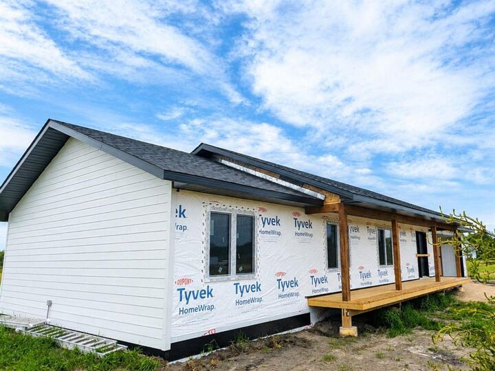 Property Photo: 21 Marius Place MB R0A 0Z0