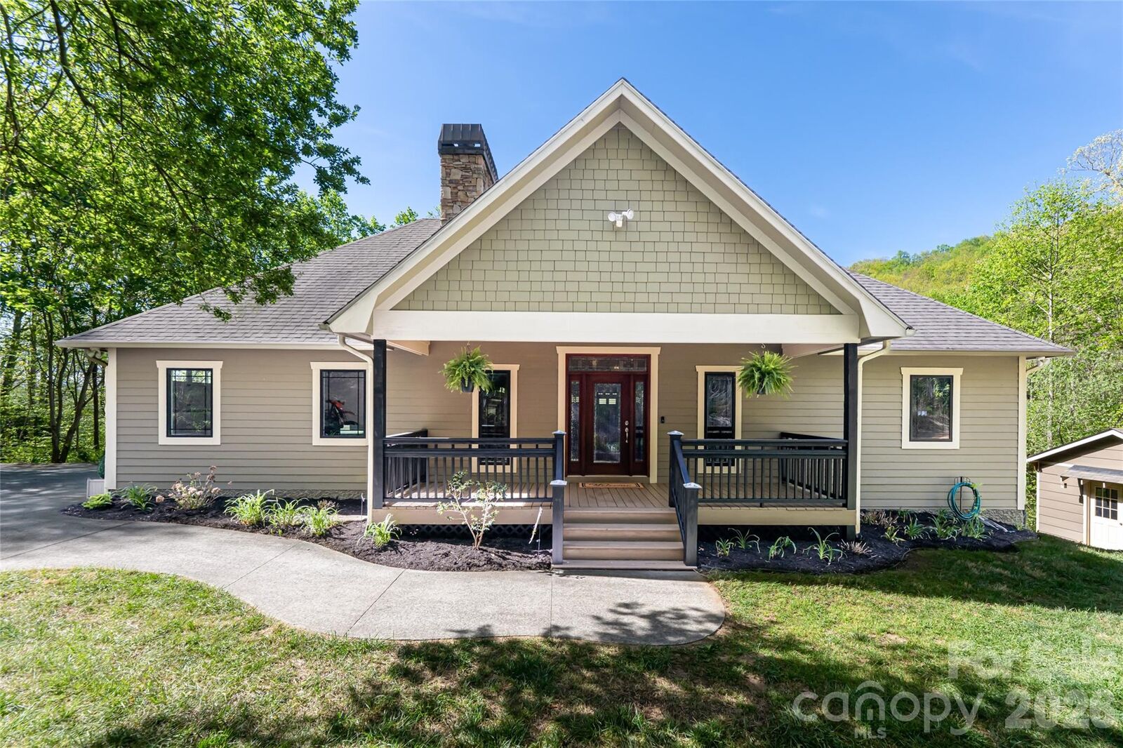 Property Photo:  36 Snowshoe Drive  NC 28803 