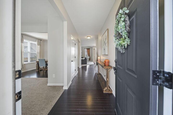 Property Photo:  204 Honey Locust Lane  OH 43116 