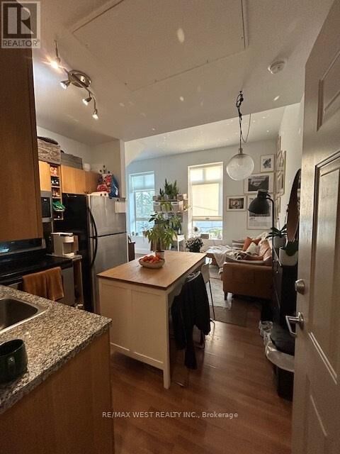 Property Photo:  108 Dovercourt Road 2  ON M6J 1H8 
