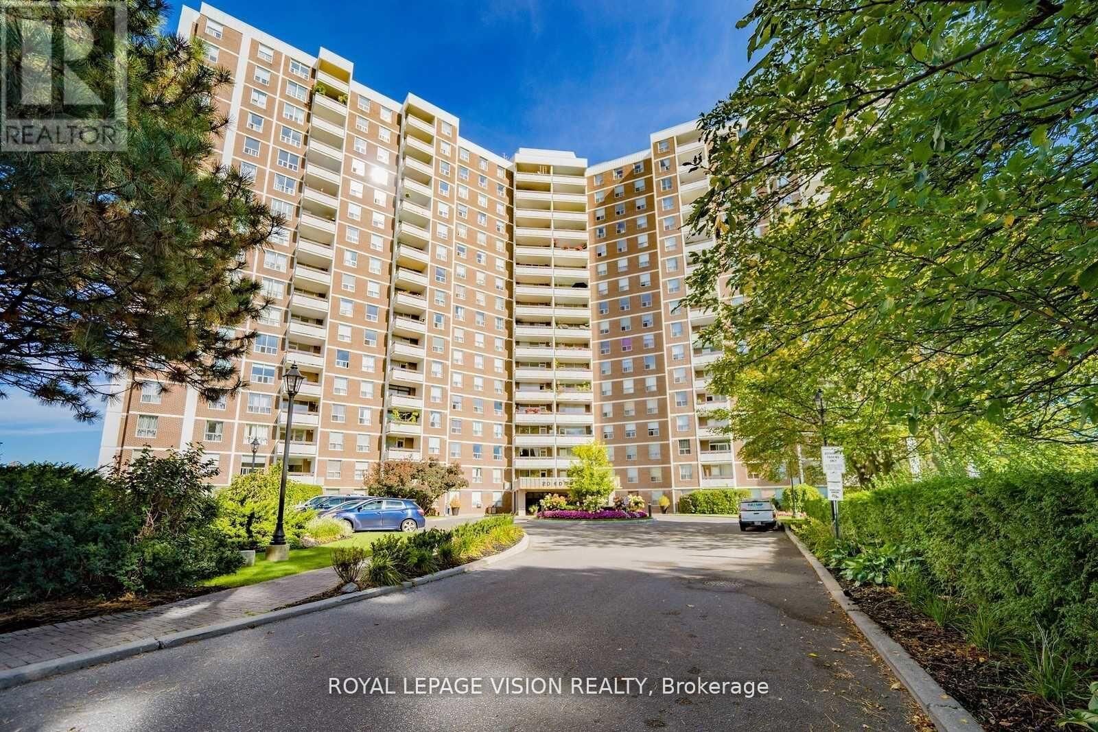 Property Photo: 20 Edgecliff Golfway 1202 ON M3C 3A4