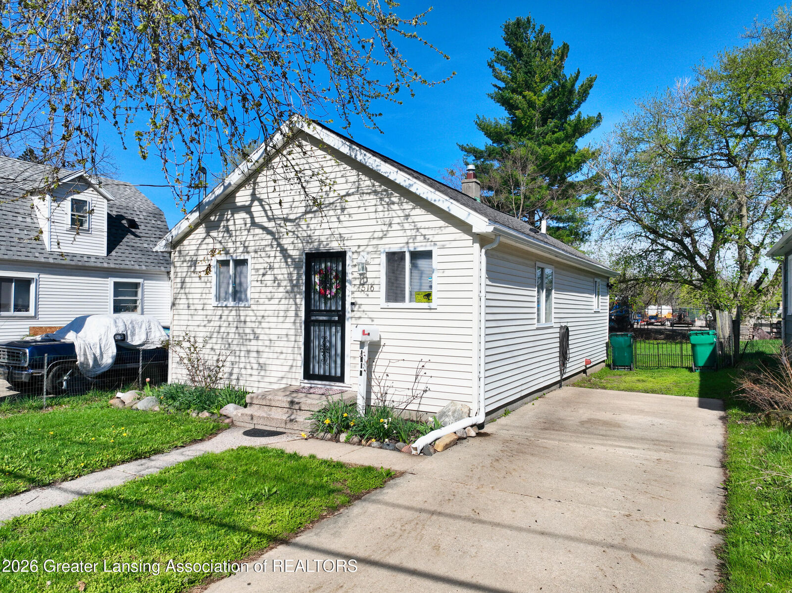 Property Photo:  1516 Knollwood Avenue  MI 48937 