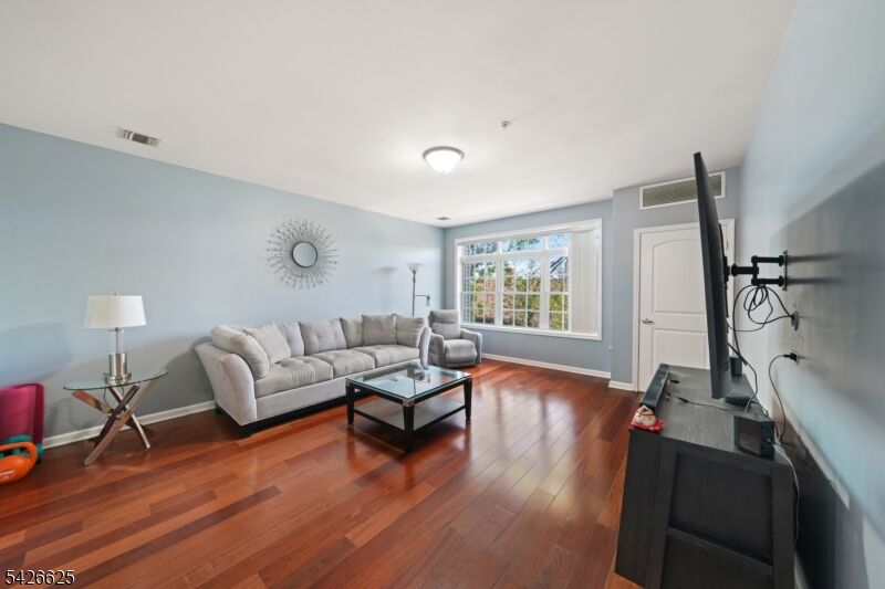Property Photo:  104 E Elizabeth Ave 310  NJ 07036 