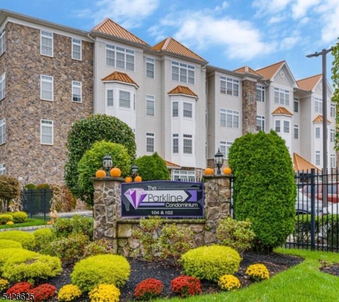 Property Photo: 104 E Elizabeth Ave 310 NJ 07036