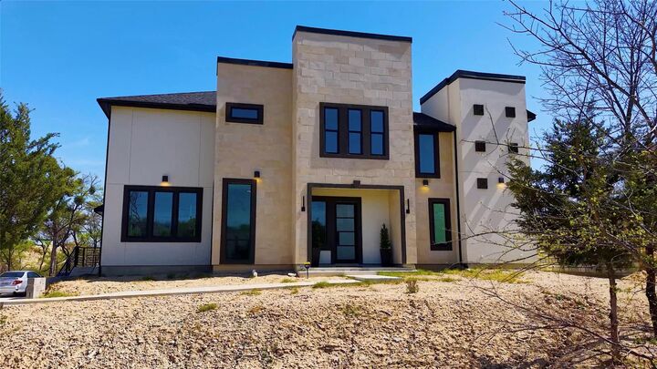 Property Photo:  601 Canyon Creek Trail  TX 76112 