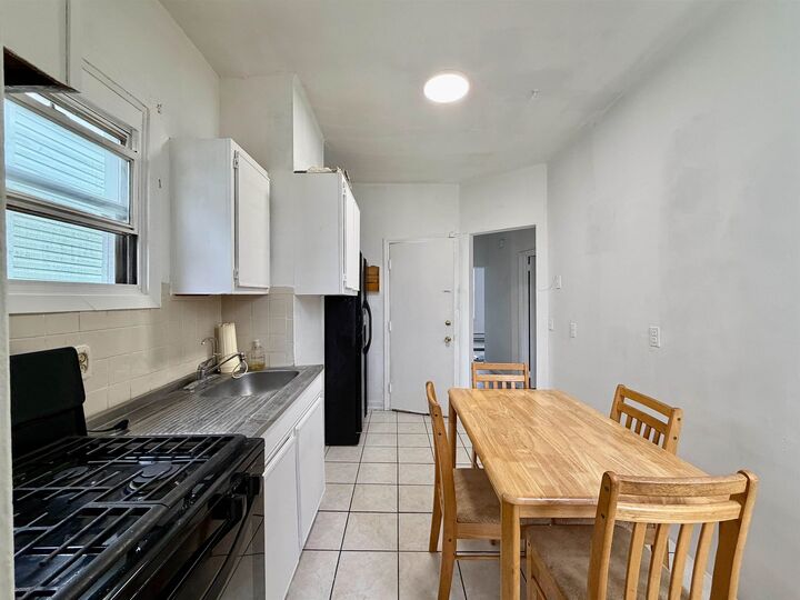 Property Photo:  94 Ferry St 2  NJ 07307 