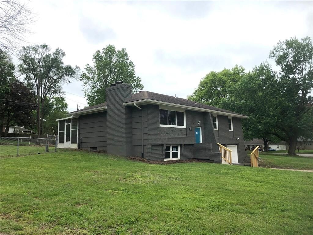 Property Photo:  908 SW 14th Street Terrace  MO 64015 