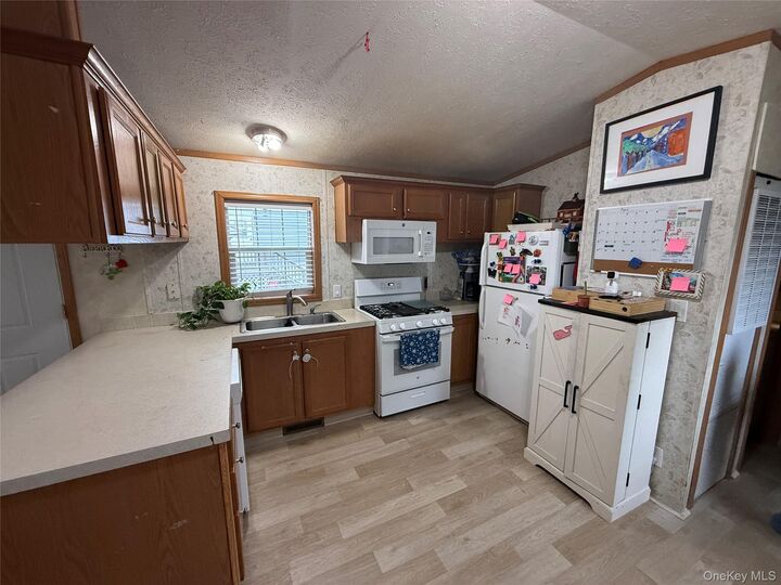 Property Photo:  424 Sandgate Drive  NY 12553 