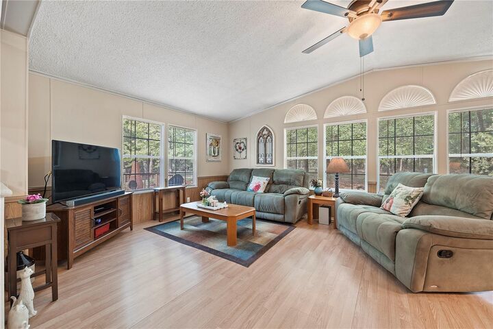 Property Photo:  159 SW 70th Avenue  FL 32619 