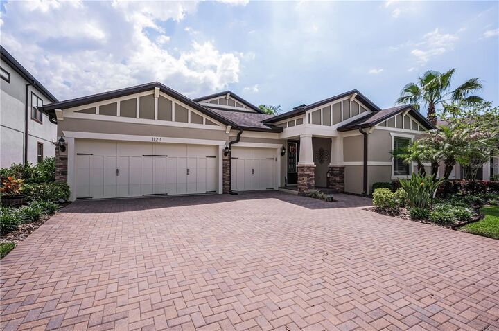 Property Photo:  11211 Lark Landing Court  FL 33569 