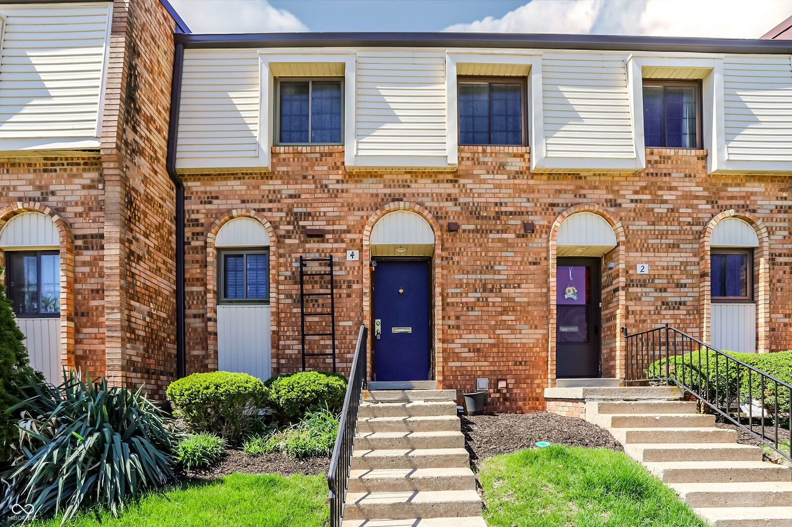 Property Photo:  4 Druid Hill Court  IN 46032 