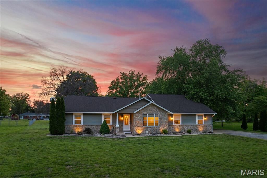 Property Photo:  511 Coventry Road  IL 62294 