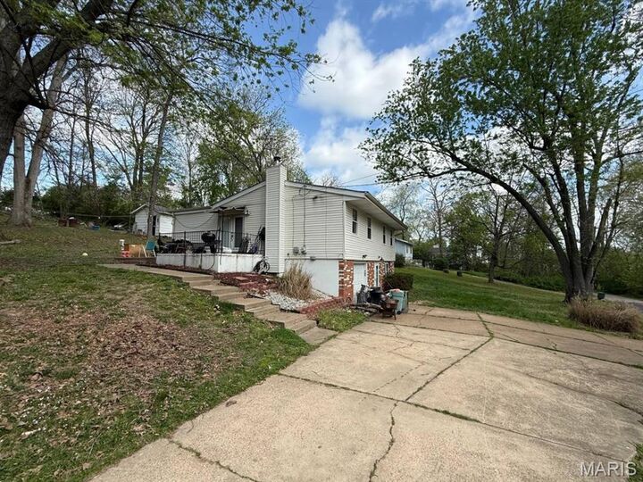 Property Photo:  2609 Forest Lane  MO 63049 