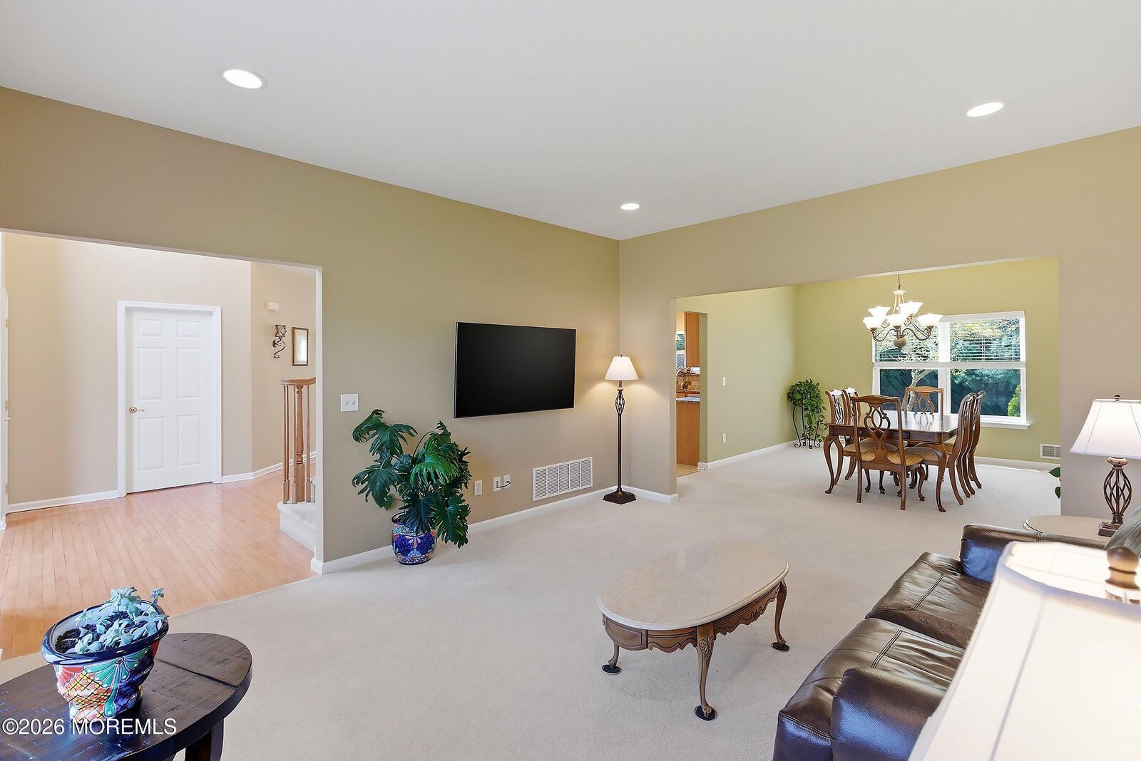 Property Photo:  6 Etty Court  NJ 08759 