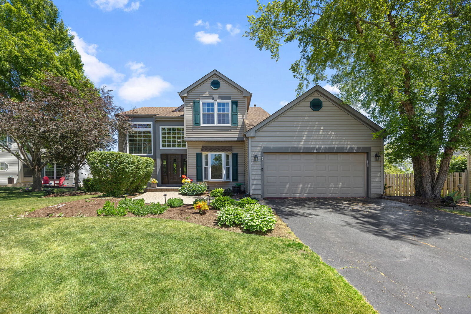 Property Photo: 8 Elizabeth Court IL 60156