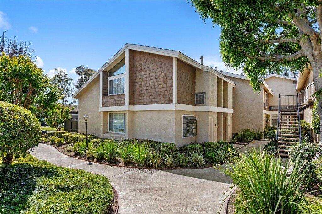 Property Photo: 26 Lakepines CA 92620