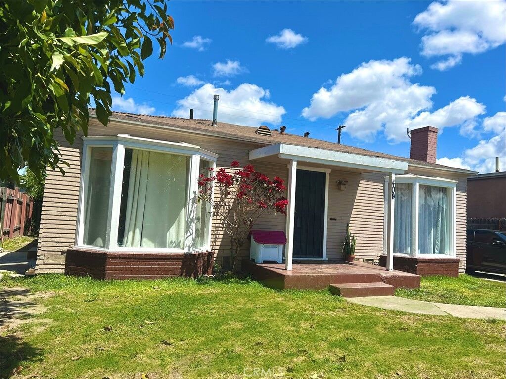 Property Photo:  409 W Cedar  CA 90220 