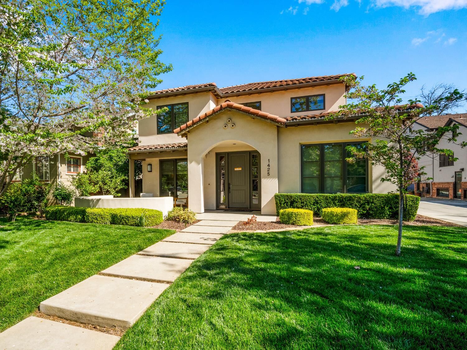 Property Photo:  1425 37th Street  CA 95816 