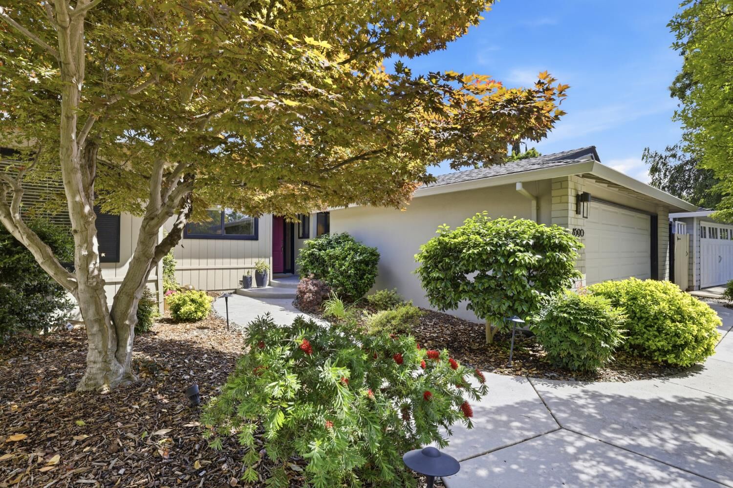 Property Photo:  8590 Erinbrook Way  CA 95826 