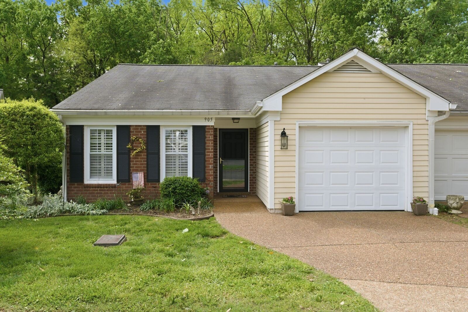 Property Photo:  905 Glenmary Ct  TN 37205 
