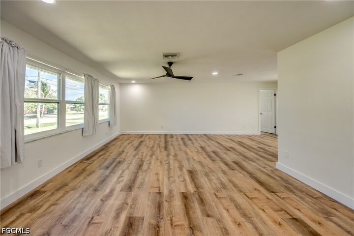 Property Photo:  3009 SE 10th Avenue  FL 33904 