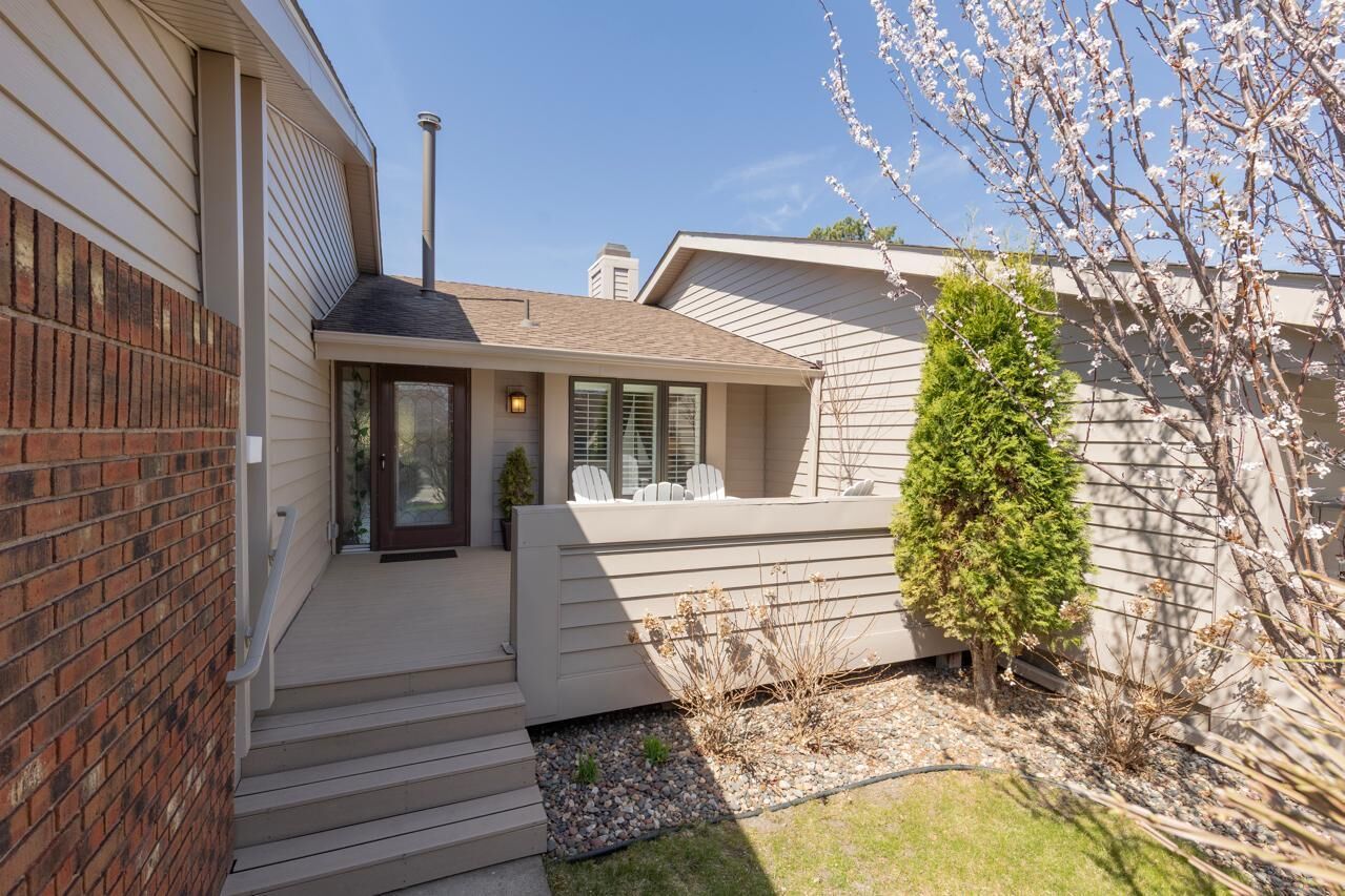 Property Photo:  9528 Woodbridge Road  MN 55438 