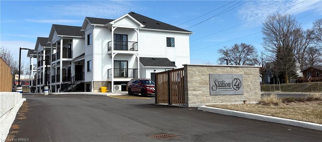 Property Photo: 600 Norfolk Street 302 ON N3Y 0H5