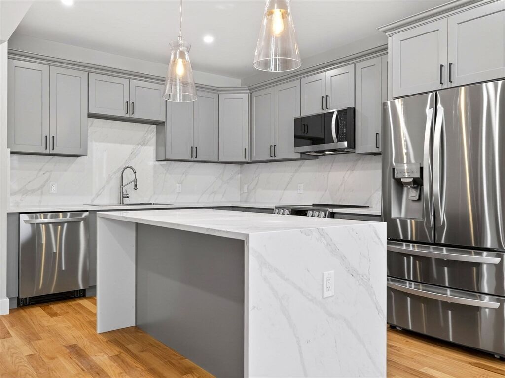 Property Photo:  60 Stanley Street 202  MA 02125 