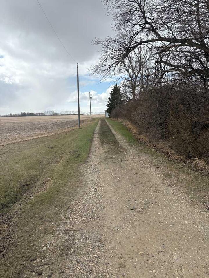 Property Photo:  1133 Twp Td 322  AB T4H 4M5 