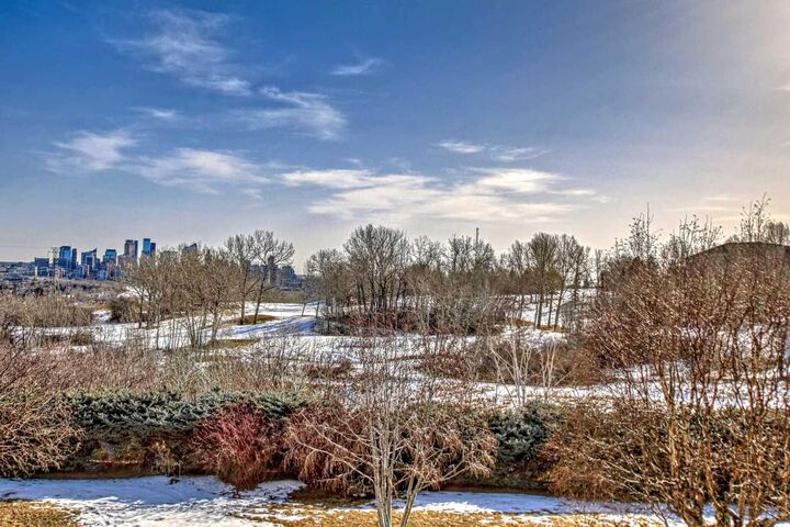 Property Photo: 520 Cedar Crescent SW 202 AB T3C 2Y8