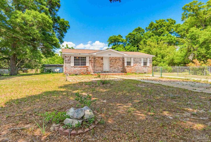 Property Photo:  130 Shadow Lawn Ln  FL 32507 