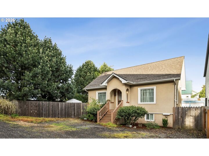 Property Photo:  11020 N Moore Ave  OR 97217 