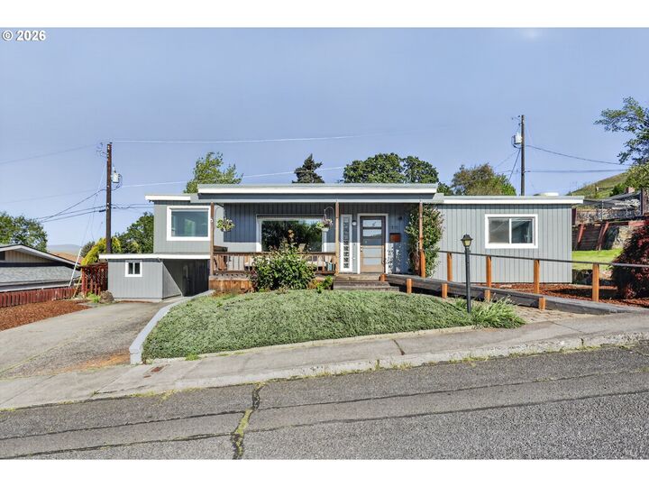 Property Photo:  1712 Nevada St  OR 97058 