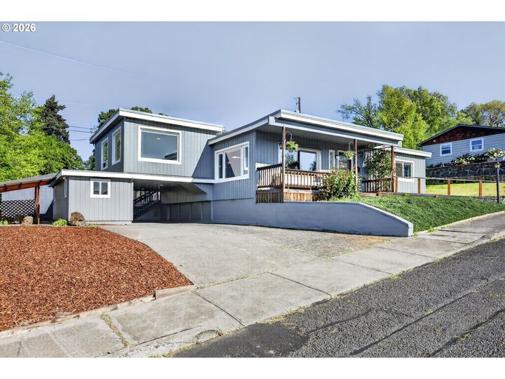 Property Photo: 1712 Nevada St OR 97058