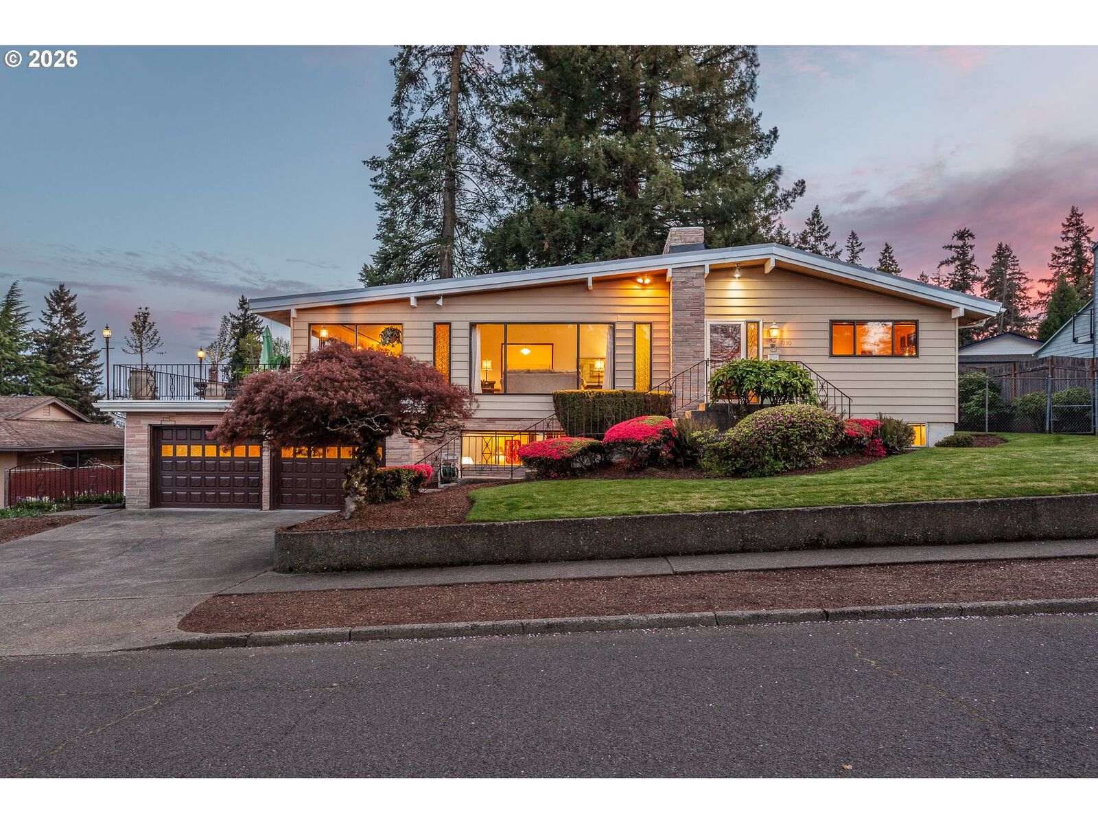 Property Photo:  7130 Los Verdes Dr  OR 97027 