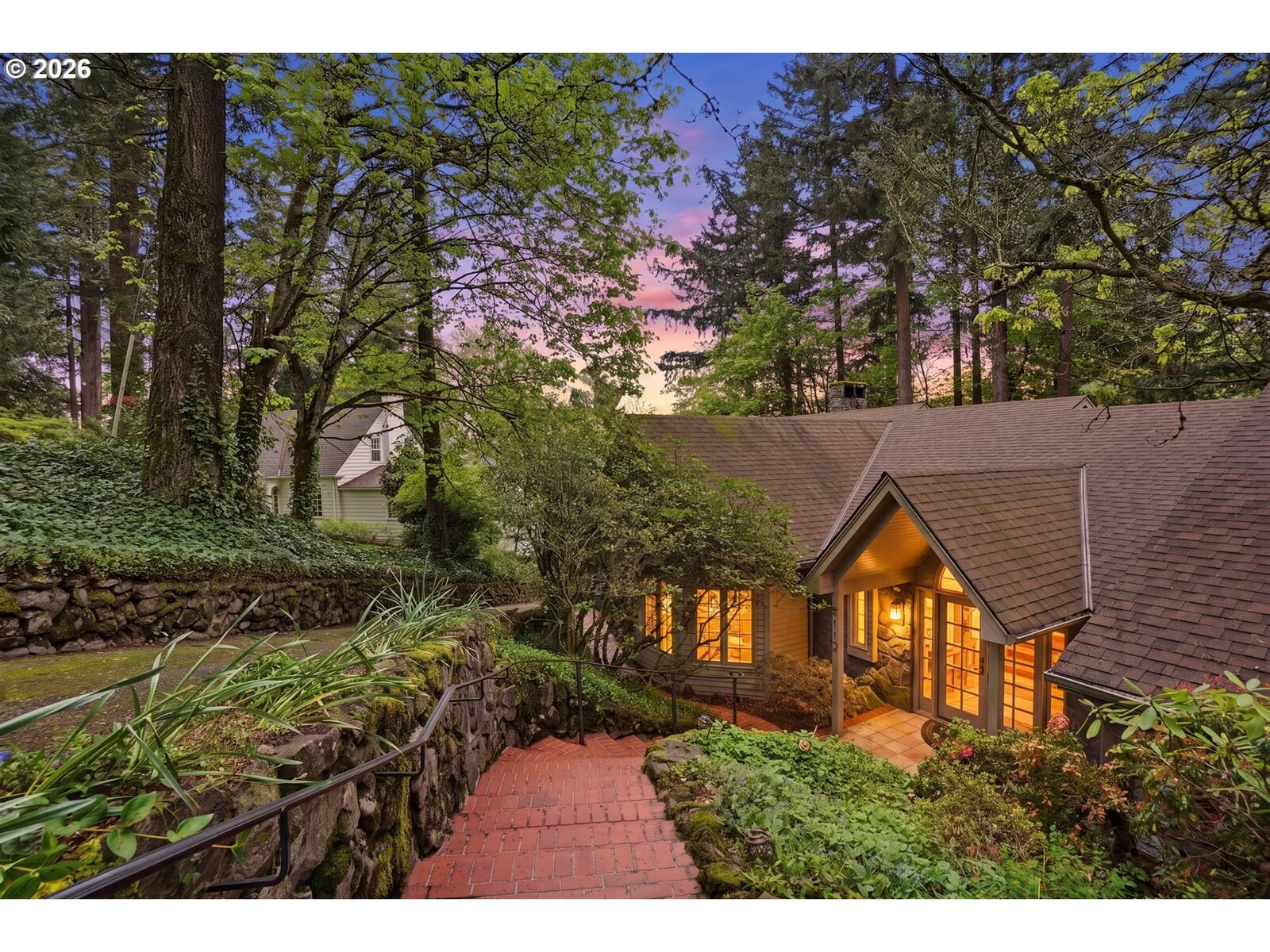 Property Photo:  5112 SW Hewett Blvd  OR 97221 