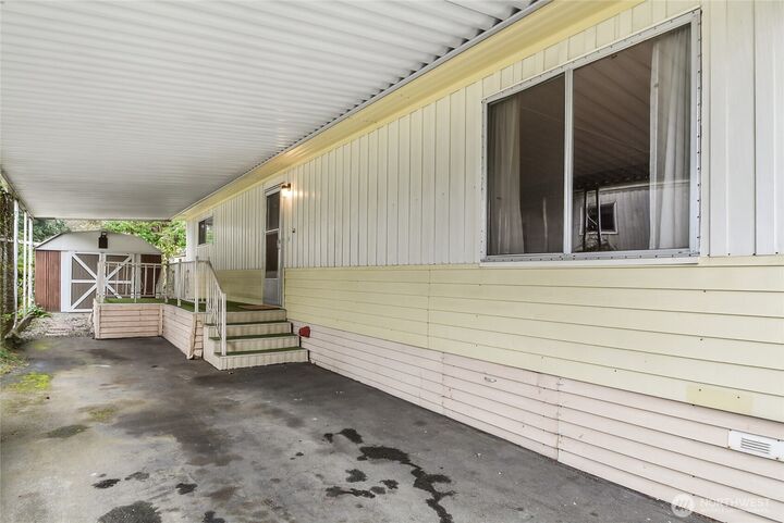 Property Photo: 5220 SW 176th Street 16 WA 98037
