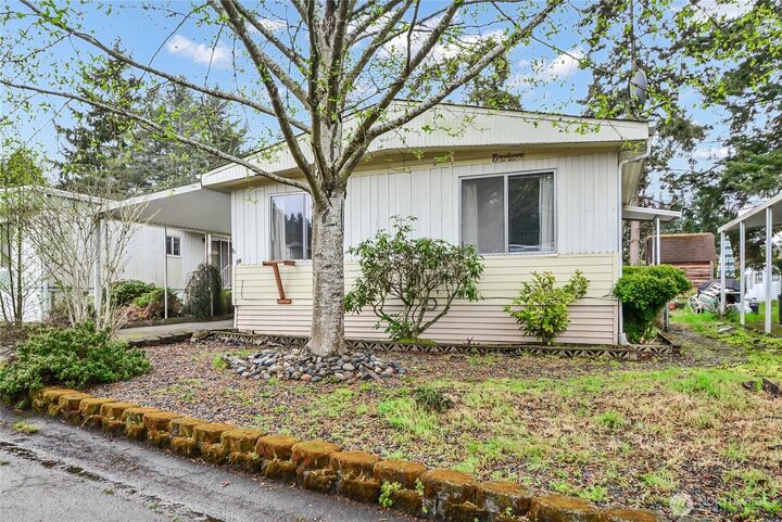 Property Photo:  5220 SW 176th Street 16  WA 98037 