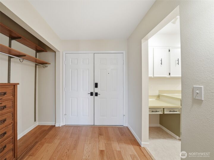 Property Photo:  2565  Dexter Avenue N 103  WA 98109 