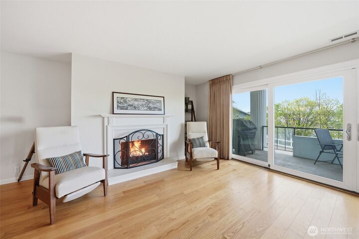 Property Photo: 2565 Dexter Avenue N 103 WA 98109