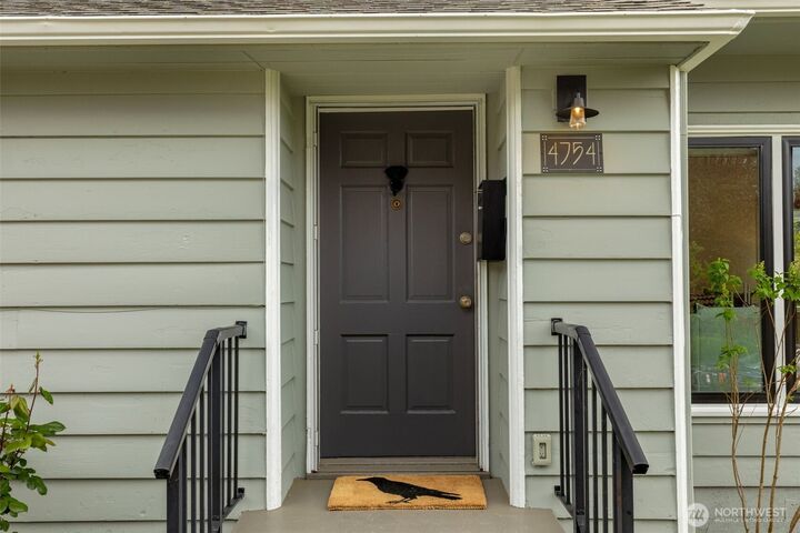 Property Photo:  4754  35th Avenue NE  WA 98105 